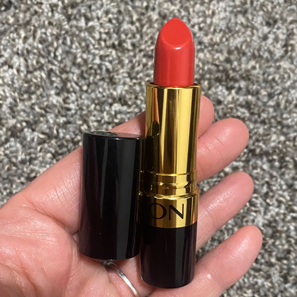 Revlon Lipstick #654 Ravish Me Red New‎ (15 Dollar Sale!)